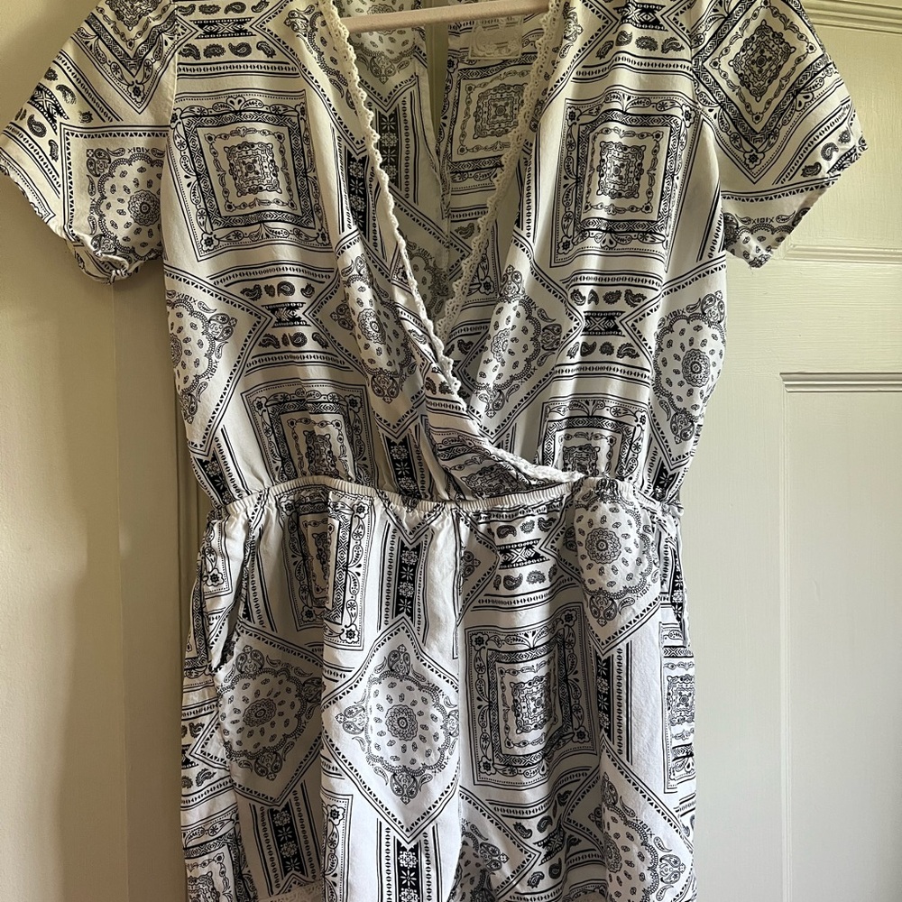 Sadie & Sage Black and White Patterned Jumpsuit